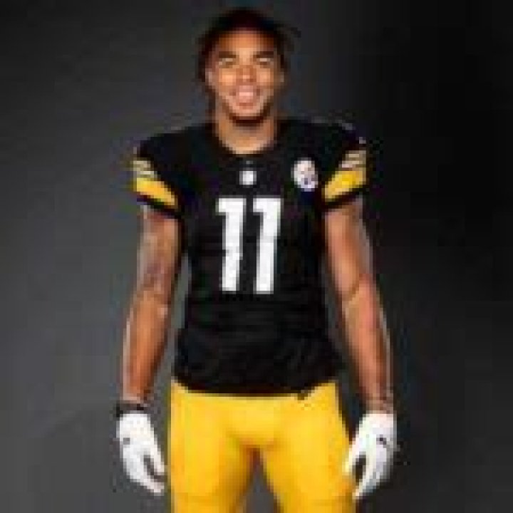Did Chase Claypool Get Traded? His Girlfriend, Wiki, Age, and Facts