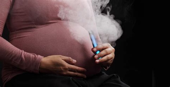 Kim Zolciak NOT Smoking – Cares About Baby and No Longer Smokes While Pregnant?