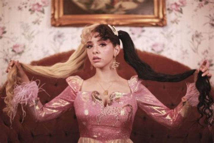 Know About Melanie Martinez; Age, Family, Dating, Net Worth, Height
